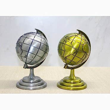 Metal Dünya Küre Model 1