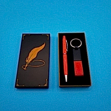 Kutulu Kırmızı Deri Anahtarlık ve Touchpen Tükenmez Kalem Hediye Seti 