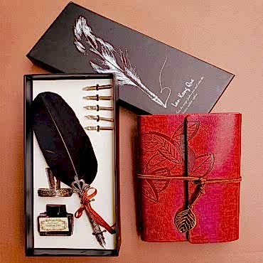 Kırmızı Deri Hatıra Defteri ve Tüylü Kalem Hediye Seti