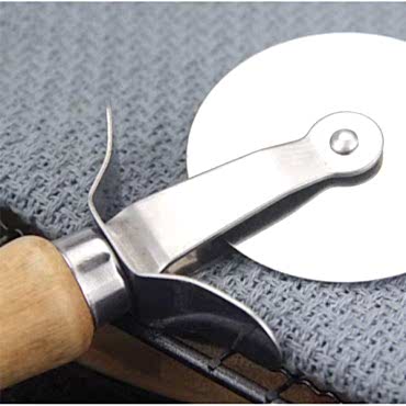 Ahşap Saplı Pizza Kesme Bıçağı