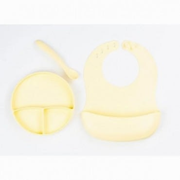 Sarı 3’lü Silikon Yemek Seti – Önlük + Diş Kaşıyıcılı Kaşık + Vakumlu Tabak