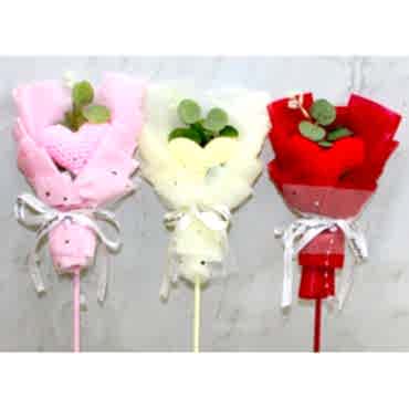 El Örgüsü Kalp Çiçeği Buketi 